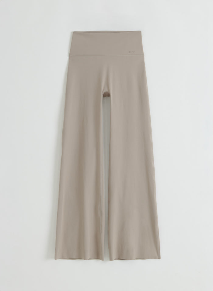 Flatlay-kuva aim'n Dark Clay Sense Straight Leg Petite Tights -trikoista