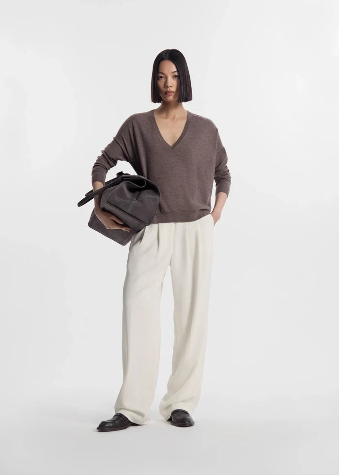 V-Neck Sweater in Fine Cashmere - Hazelnut
